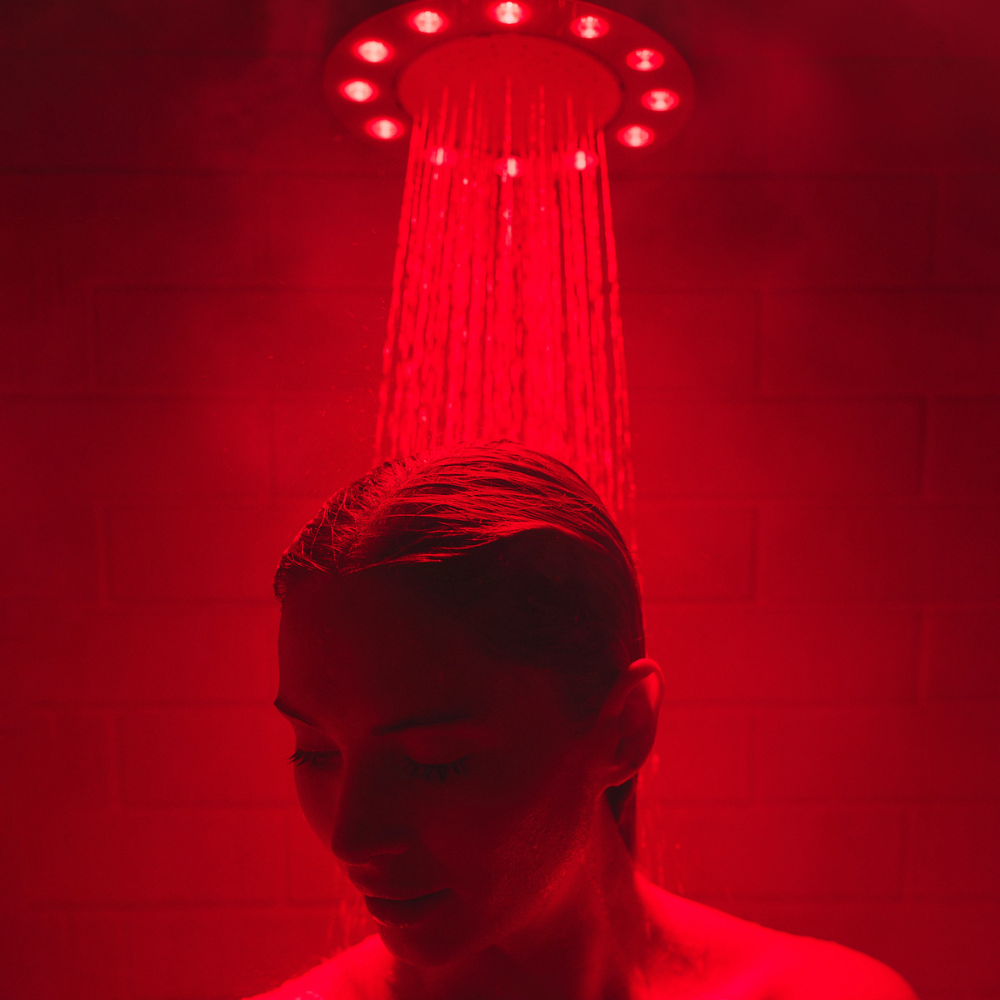 HigherDOSE dušo galva su raudonos šviesos ir artimų infraraudonų spindulių terapija
