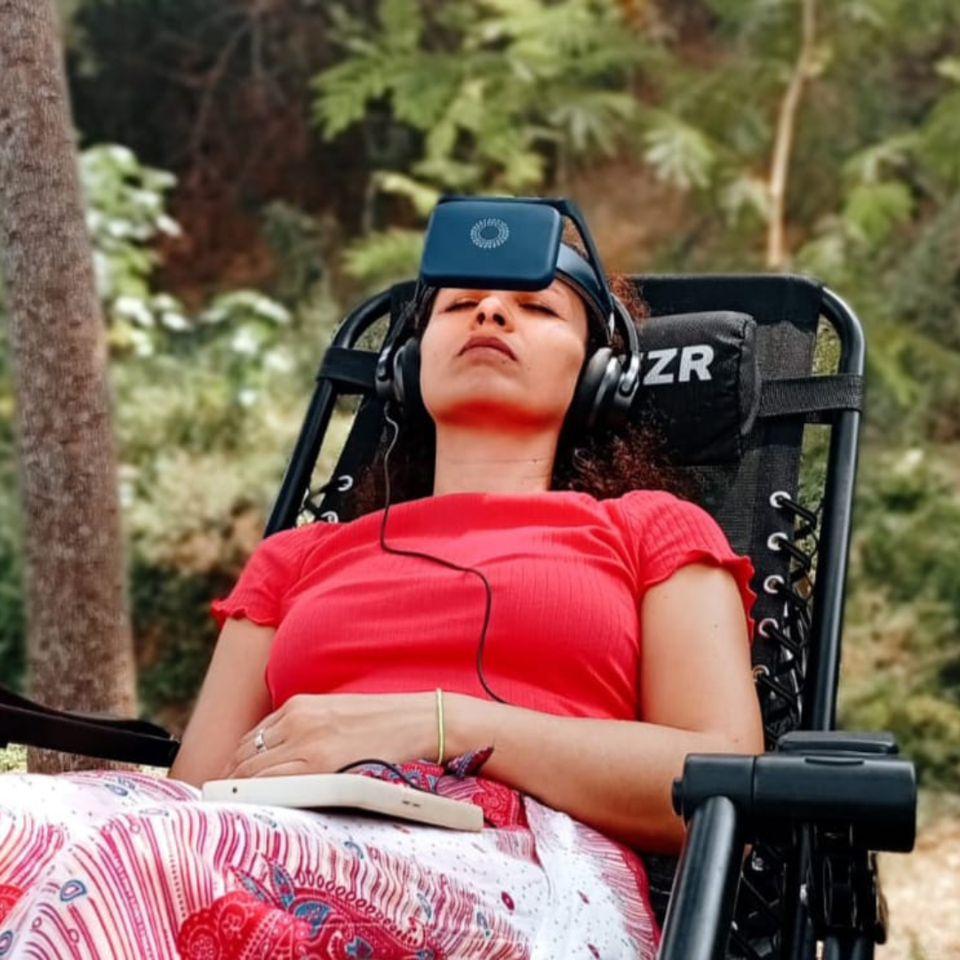 neuroVIZR® - a light and sound device to improve cognitive and emotional health