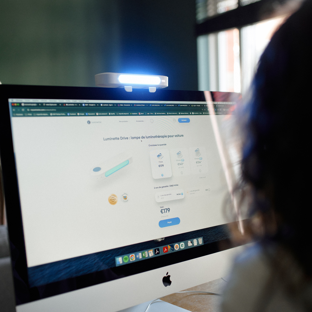Luminette® Drive nešiojama dienos šviesos terapijos lempa vairavimui ir darbui