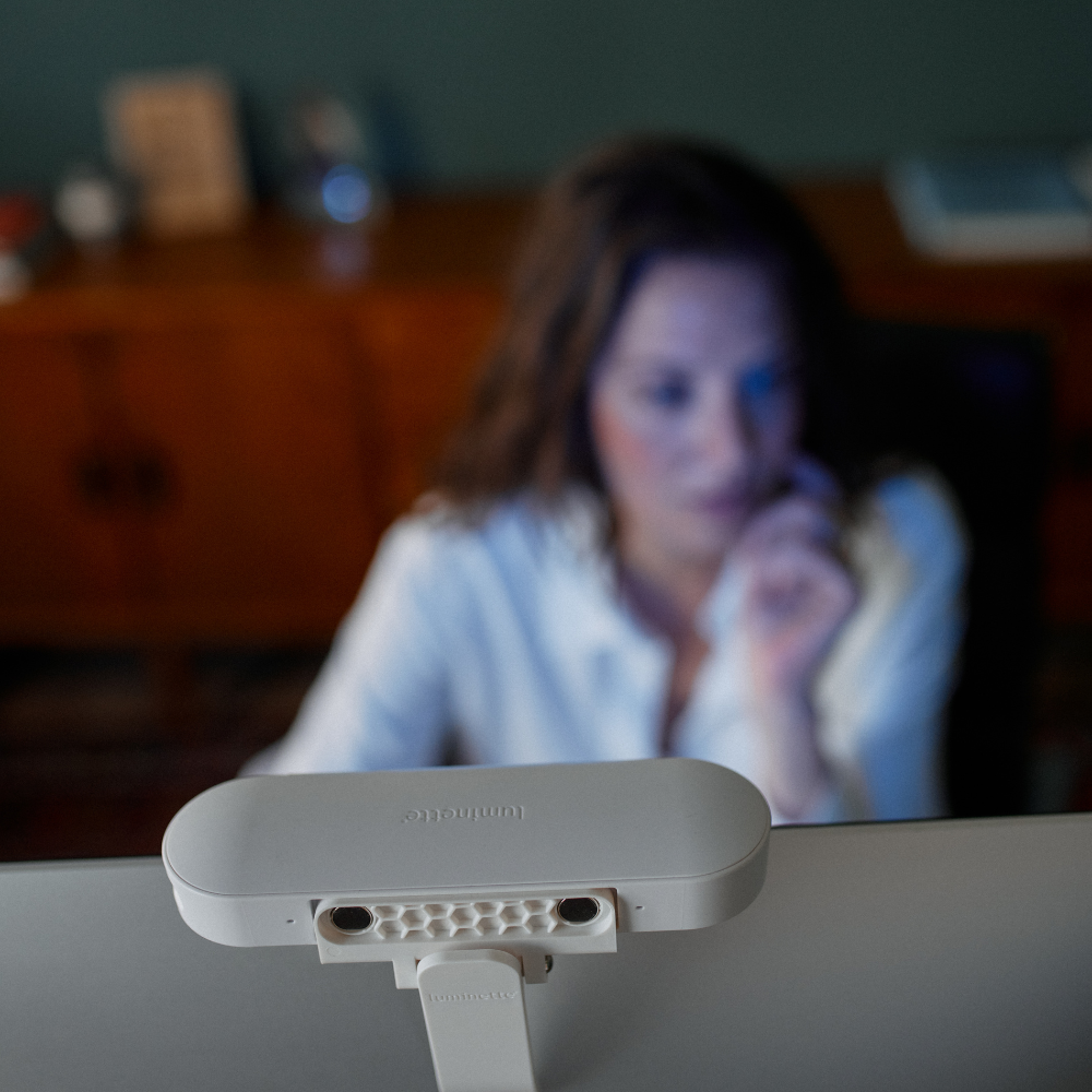 Luminette® Drive nešiojama dienos šviesos terapijos lempa vairavimui ir darbui