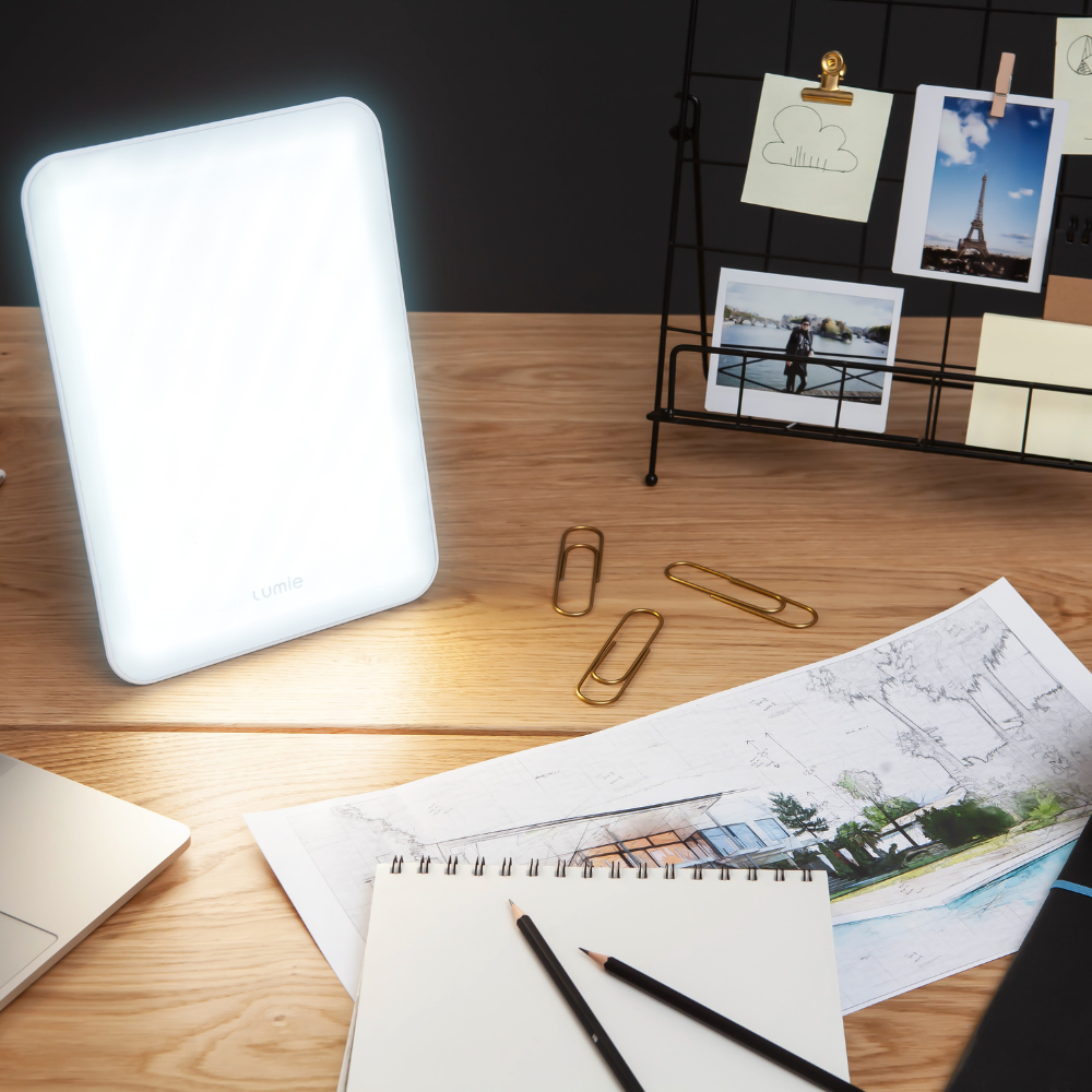 Vitamin L – medical 10,000 lux light therapy lamp with daylight spectrum and two-position stand