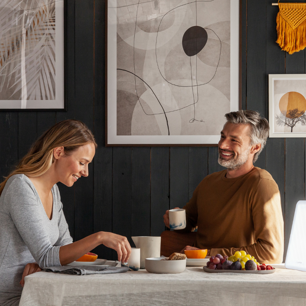 Vitamin L – medical 10,000 lux light therapy lamp with daylight spectrum and two-position stand