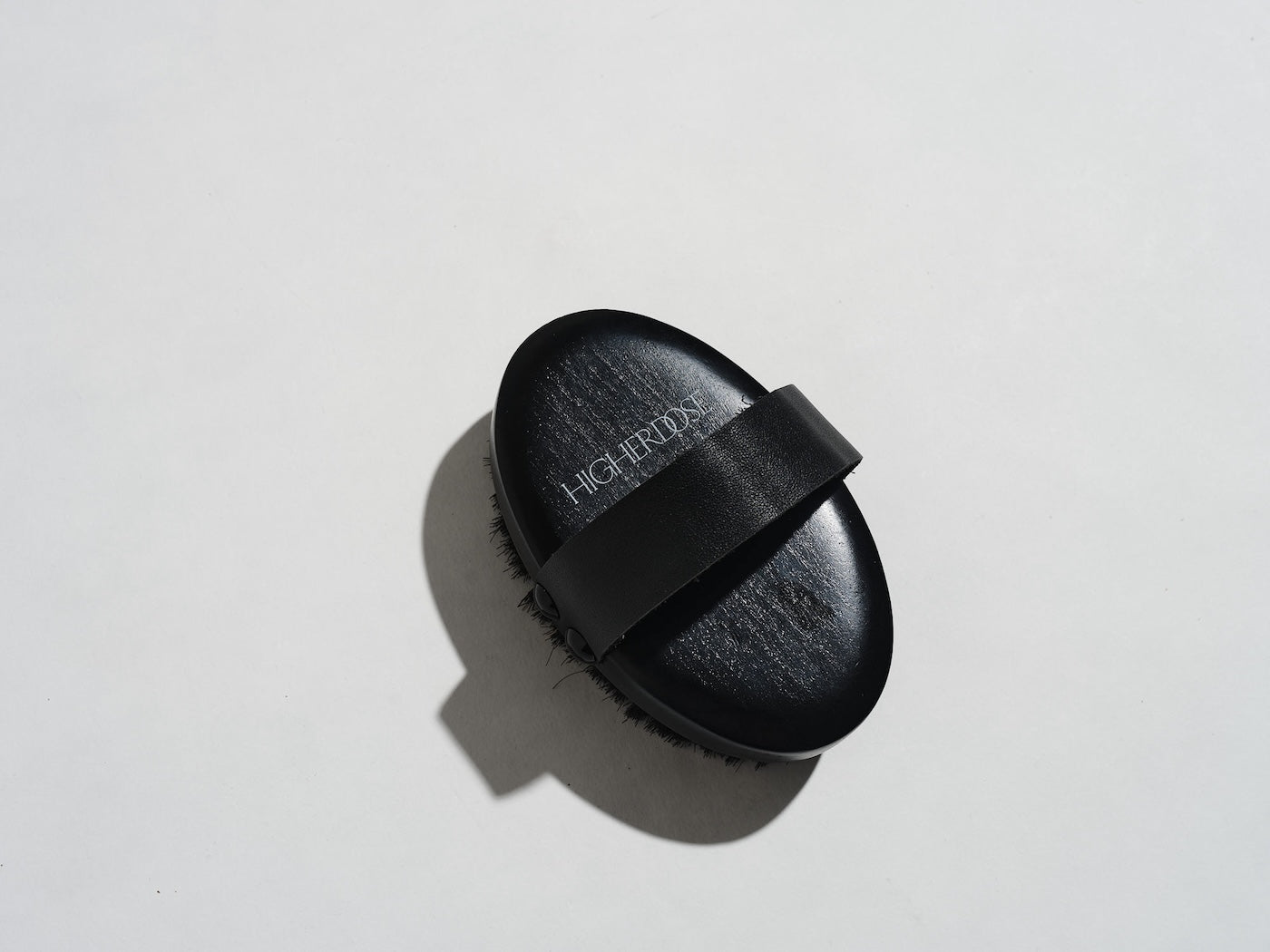 HigherDOSE® pakraunantis varinis kūno šepetys