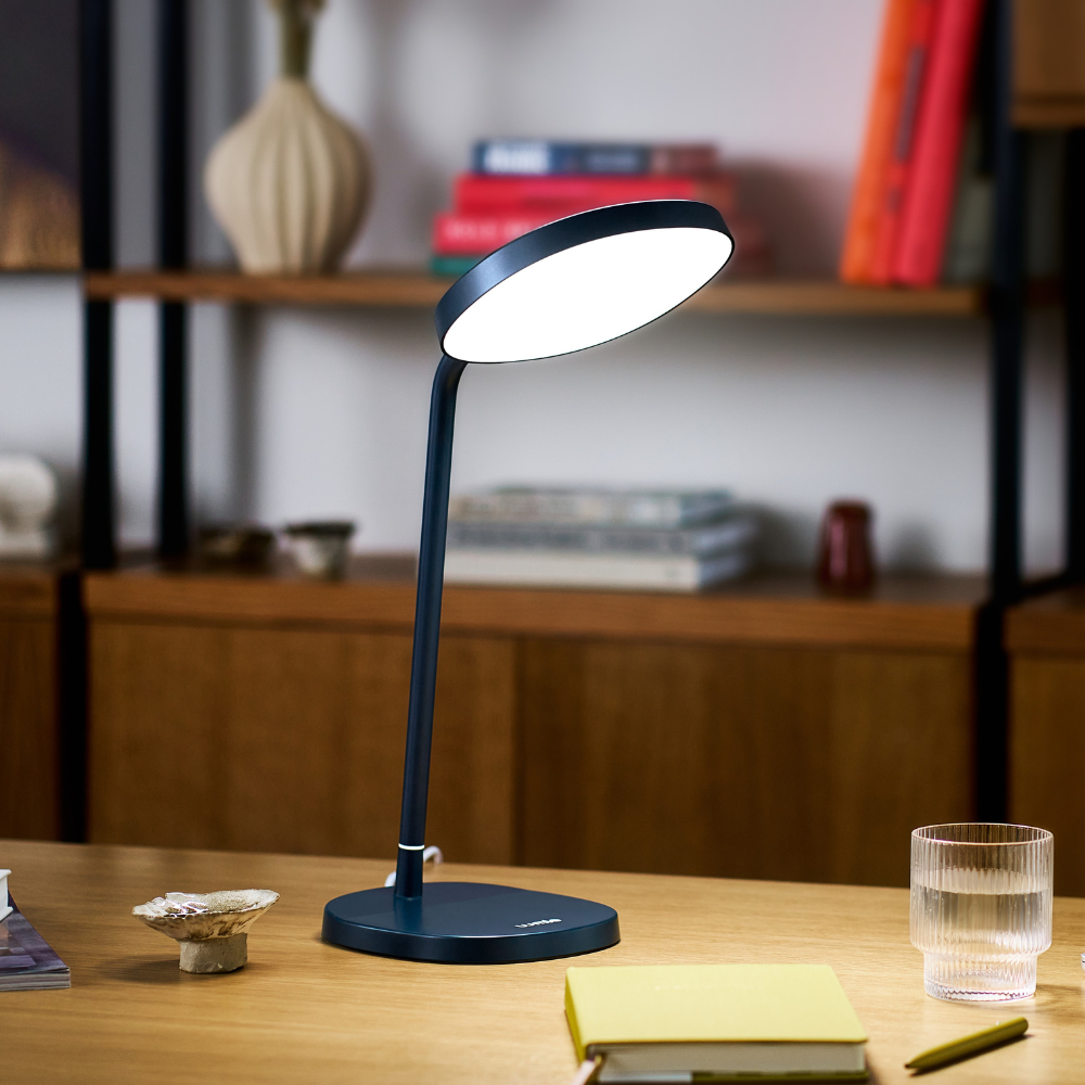 Task – 10,000 lux therapy lamp with CRI 95+ daylight spectrum, adjustable angle and ergonomic design