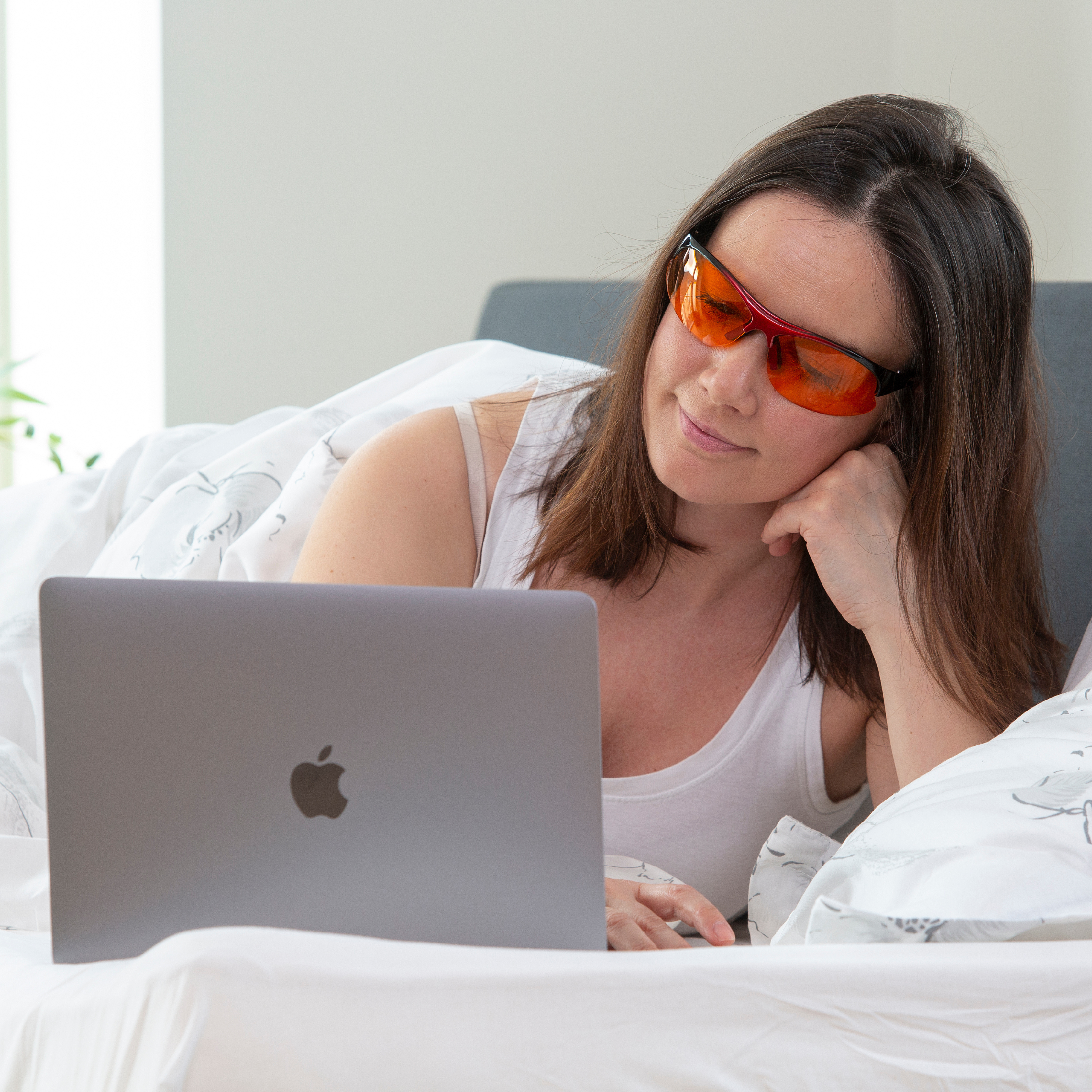 MelaMedic® BERLIN – medical blue light blocking glasses for evening peace and natural melatonin