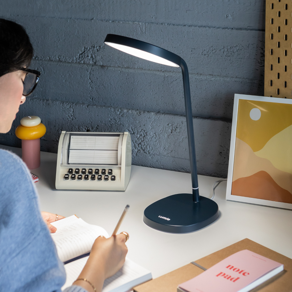 Task – 10,000 lux therapy lamp with CRI 95+ daylight spectrum, adjustable angle and ergonomic design