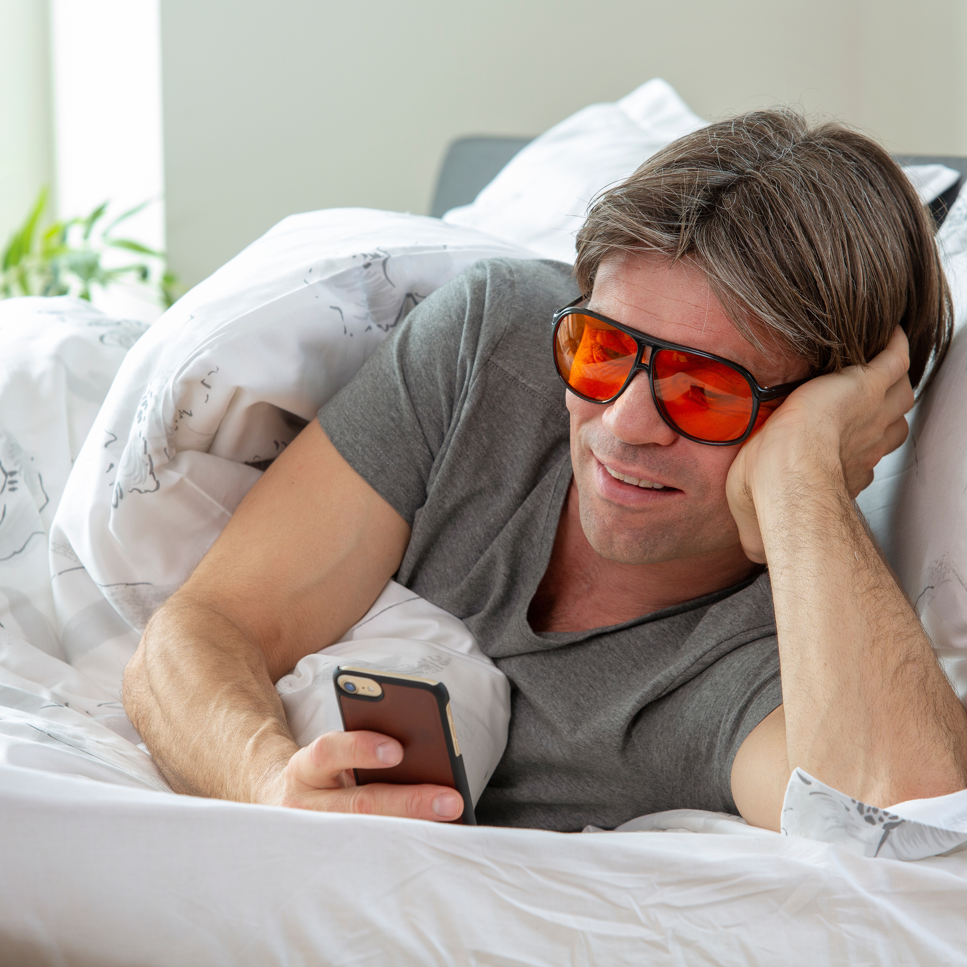 MelaMedic® BERN II – lightweight medical blue light blocking glasses for quality sleep and a peaceful evening