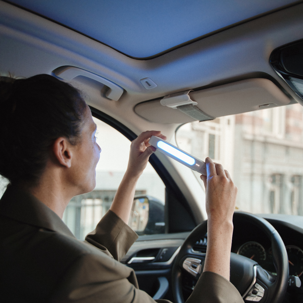 Luminette® Drive nešiojama dienos šviesos terapijos lempa vairavimui ir darbui