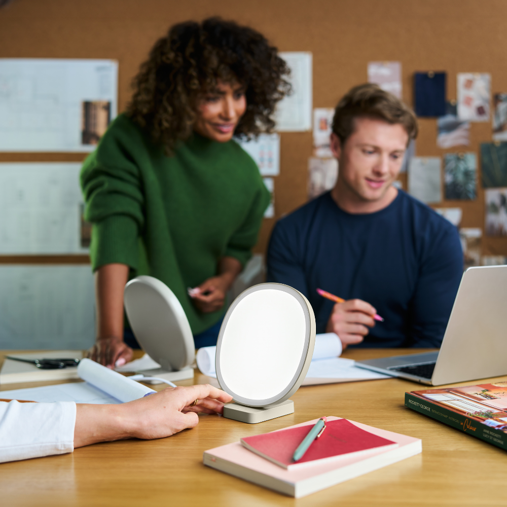 Dash – daylight quality for your workspace: 10,000 lux, CRI 95+ and ultra-natural broad spectrum lighting