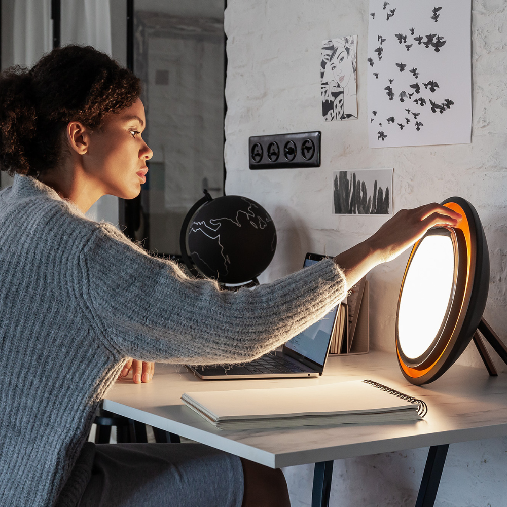 Halo – a multifunctional 10,000 lux light therapy lamp with Day and Evening modes