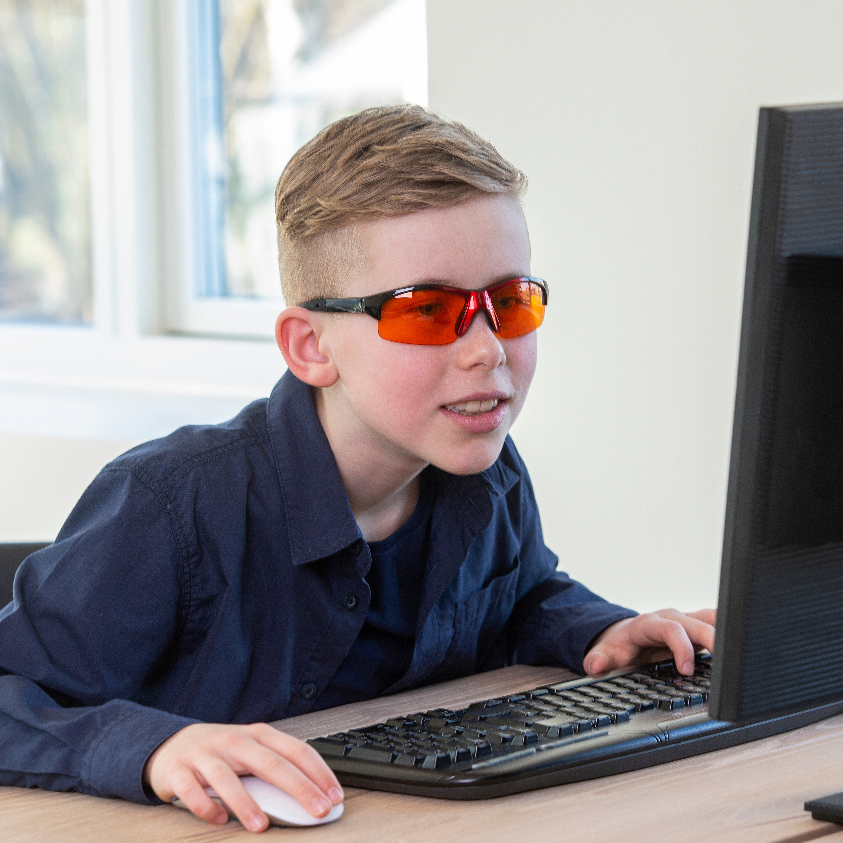 MelaMedic® COPENHAGEN III – medical blue light blocking glasses for children (6-11 years) for healthy sleep and a peaceful evening