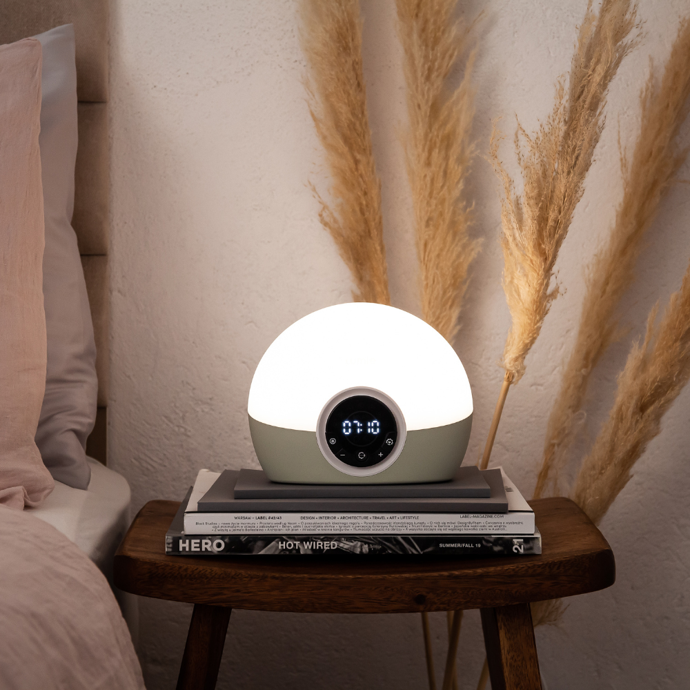 Bodyclock Spark 100 – light alarm clock with 30 min. sunrise, dimming screen and sound signal