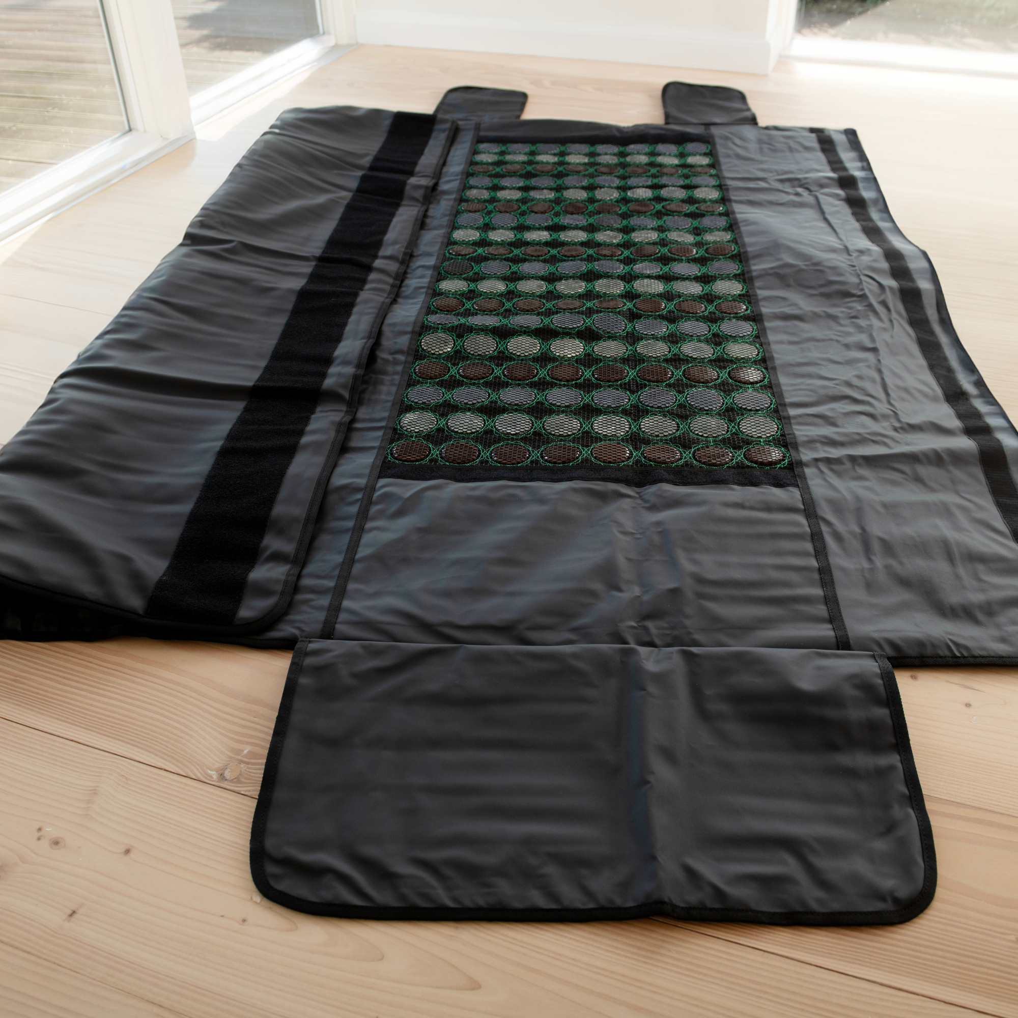 Nordic Therm® Deluxe infraraudonųjų spindulių kūno sauna su 3 zonomis ir 144 energijos akmenimis
