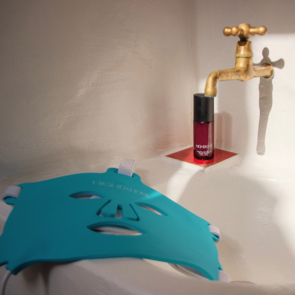 HigherDOSE Light-Activated Glow serumas su raudonos šviesos aktyvacija